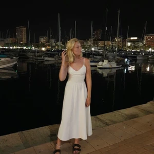 klänning  - säljer denna superfina klänningen som tyvärr har blivit för liten😭😭