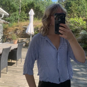 Ljusblå skjorta från Weekday - Fin ljusblå skjorta från weekday i storlek S. 💫