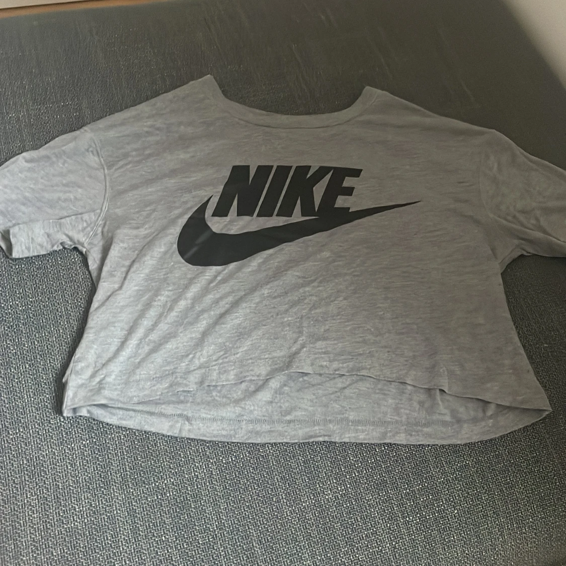 Nike croppad t-shirt, storlek S  - 90