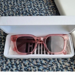 Chimi 004 Guava - KLICKA EJ PÅ KÖP NU!!!  Ett par as snygga chimis i modellen 004 med färgen Guava. Har lagt ut innan men ångrade mig då. Sparsamt använda. Byten kan vara intressant men bud uppskattas också. Tar endast swish! 