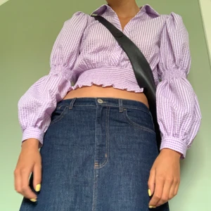 Zara blus lila - Smockad lila-rutig blus från Zara. Hör av dig vid intresse eller frågor🧞 