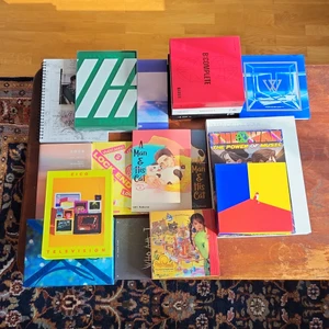 Kpop albums/2 manga - kpop album alla i bra skick, Allt ingår KVAR: 2 manga böcker, BTS, Red Velvet, Monsta X, IKON, Shinee, Weki  Meki, Zico, Trcng, AB6IX, Winner styck = 150kr