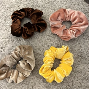 Scrunhies - 4 st scrunchies i nyskick. 10kr styck eller alla för 30kr