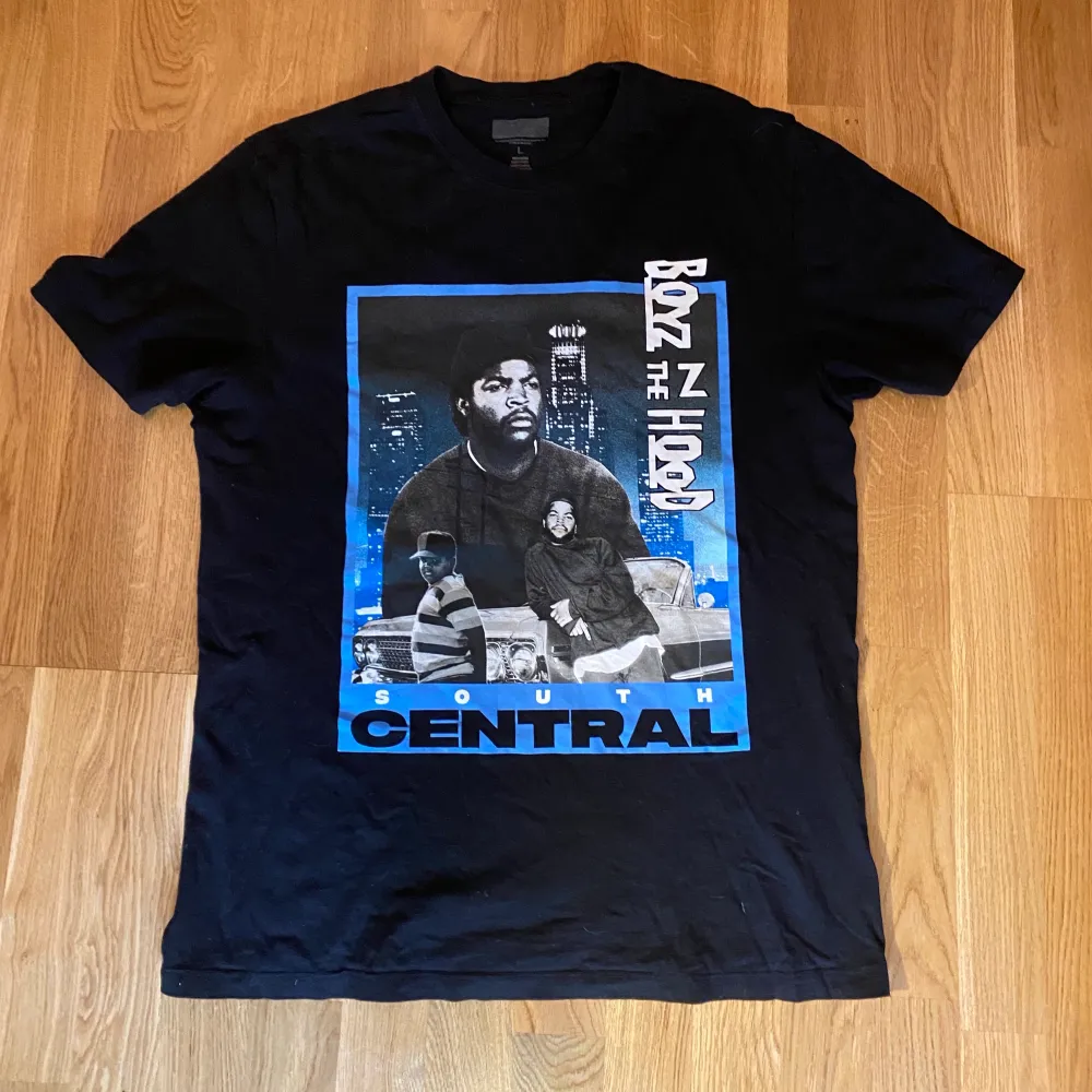 Vintage Boyz N The Hood T-shirt, Storlek L. Har inga fläckar eller hål tröjan är i mycket bra skick!. T-shirts.