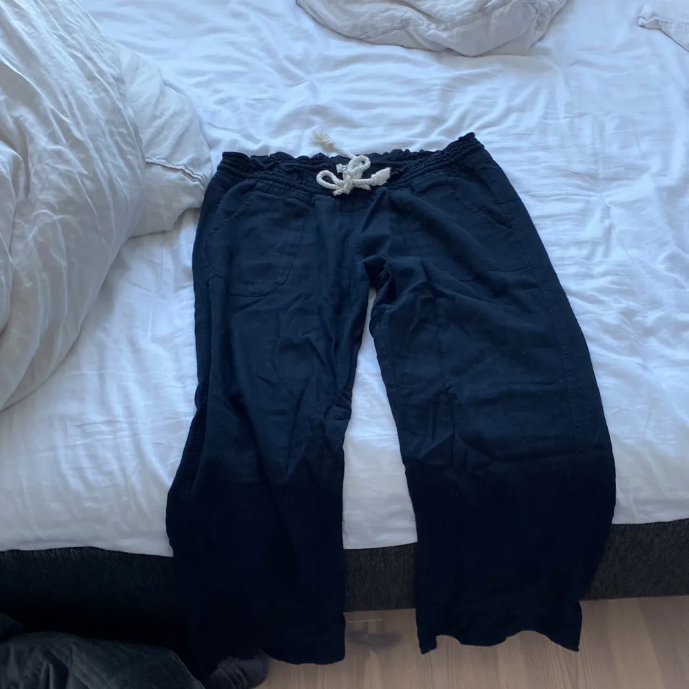 INTRESSEKOLL!! på mina sjukt fina byxor som är för korta för mig, är ungefär 172! ❤️ men de går fortfarande att andvönda för mig så säljer bara vid bra bud!!💞. Jeans & Byxor.