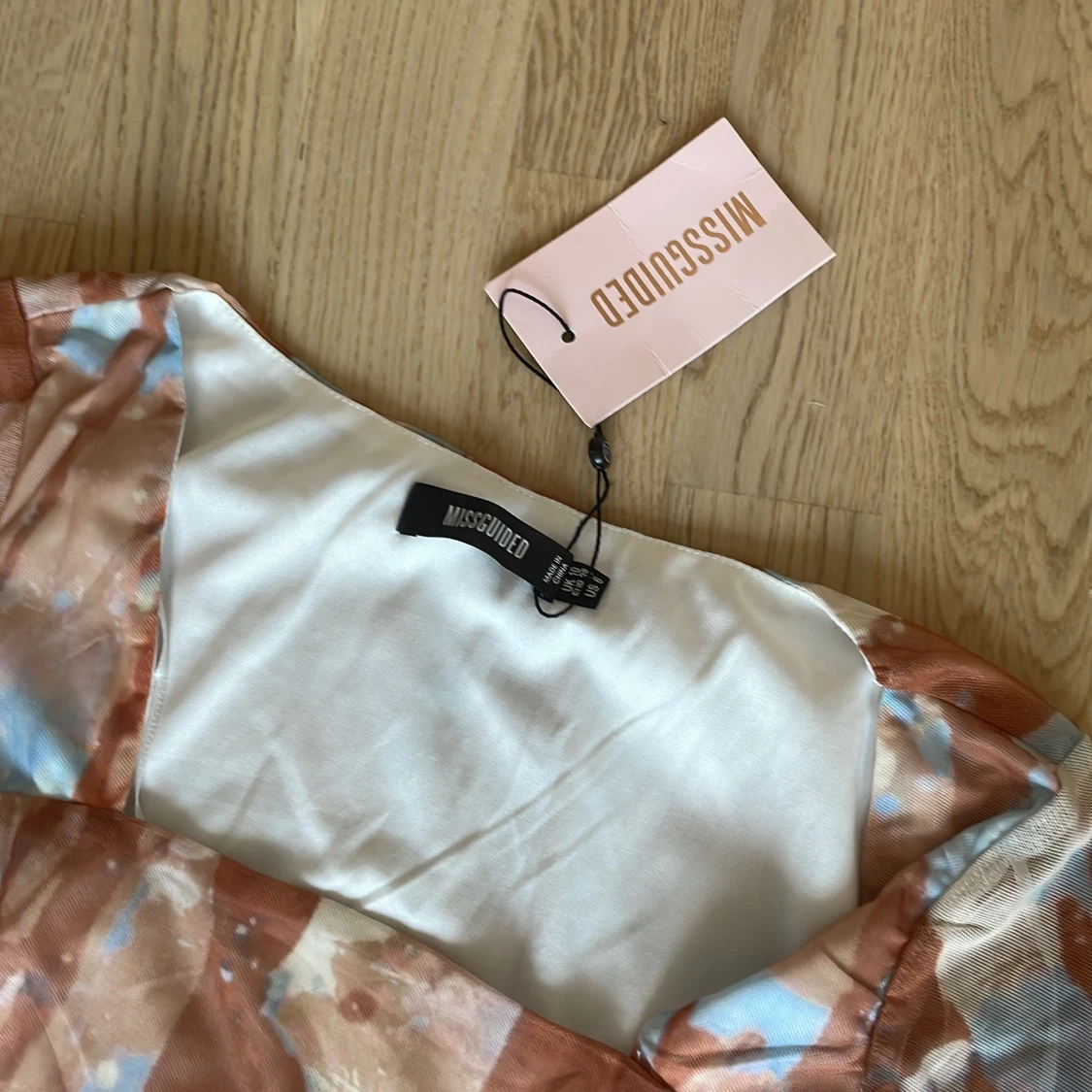 OANVÄND KLÄNNING MISSGUIDED - 90