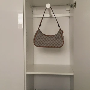 Dondonna väska  - Fin dondonna väska använd Max 4gåmger. Köpt för 500kr säljs för 250kr ❤️