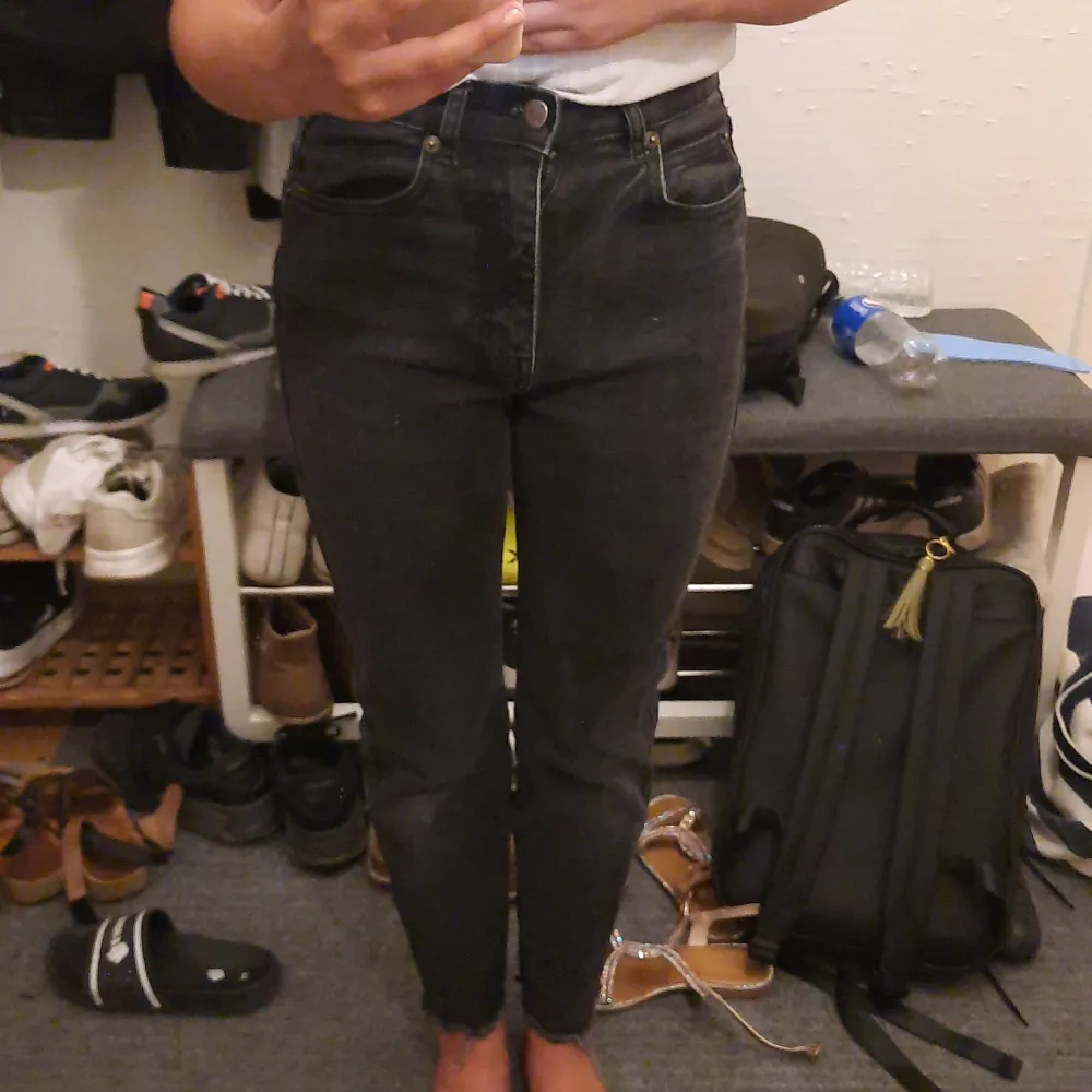 Tajta svarta High waist jeans. Säkjer för att jag tröttnade på dem efter en dag. Jag har inte använt dem sedan det!. Jeans & Byxor.