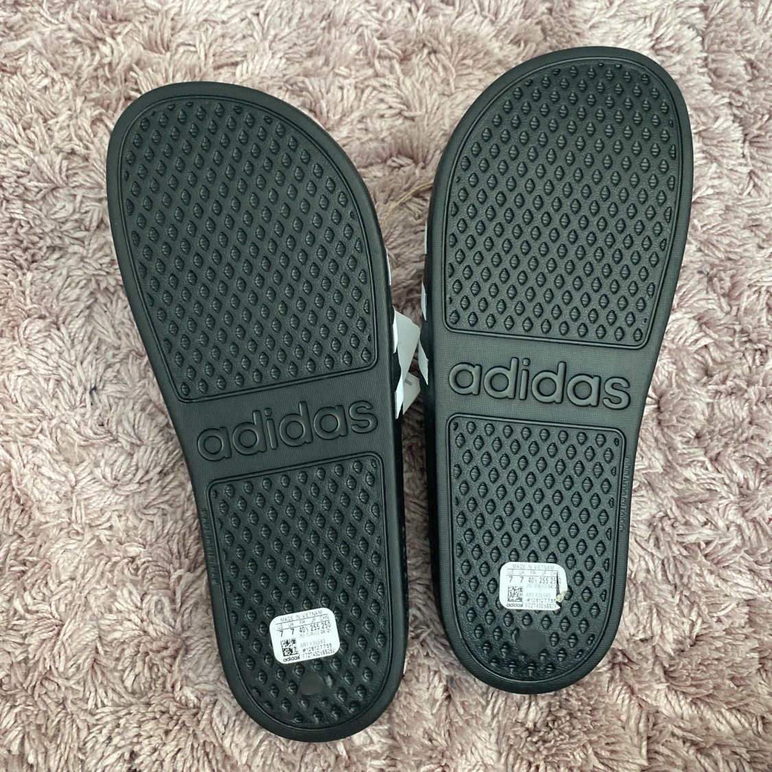 Adidas tofflor!  - 90
