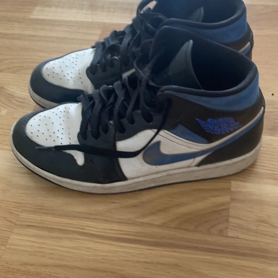 Jordans 1 mod white racer blue