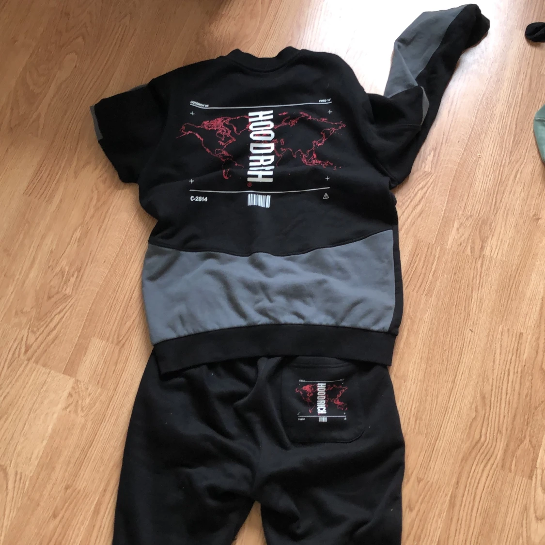 Hoodrich set byxor storlek S Tröja storlek M     vid snabb affär så kan det bli billigare✨💕 - 90