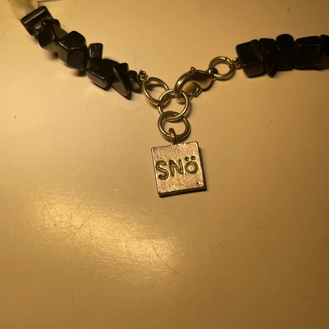 Intressekoll Snö Of Sweden halsband obsidian, bergskristall och pärlor - 90