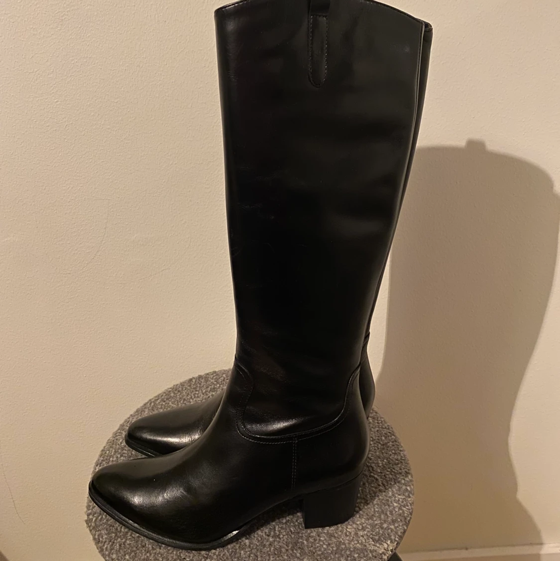 Knähöga läderstövlar Novitas