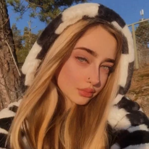 Teddy jacka - Min älskade teddyjacka som inte har fått någon användning, är jättevarm o har en skön luva❤️