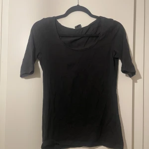 T-shirt  - Svart bas tröja. Använt skick