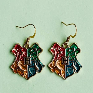 Harry Potter örhängen 💚 - Nickelfria krokar och fri frakt 💚