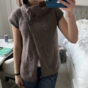 Kofta!! - Säljer denna kortärmade kofta super fin och i en jätte populär modell!!