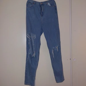 Jeans (Tall) - Jeans med "hål" stl 30/36 (Tall) Nya! Endast testade.