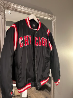 Jacka - Snygg jacka som aldrig kommit till användning+ FRAKT