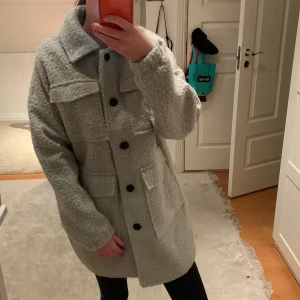 Kappa - En jätte mysig och snygg jacka från Vero Moda!🤩😻💕🥰 Det är aldrig använd och säljer den för att den inte kommer till användning