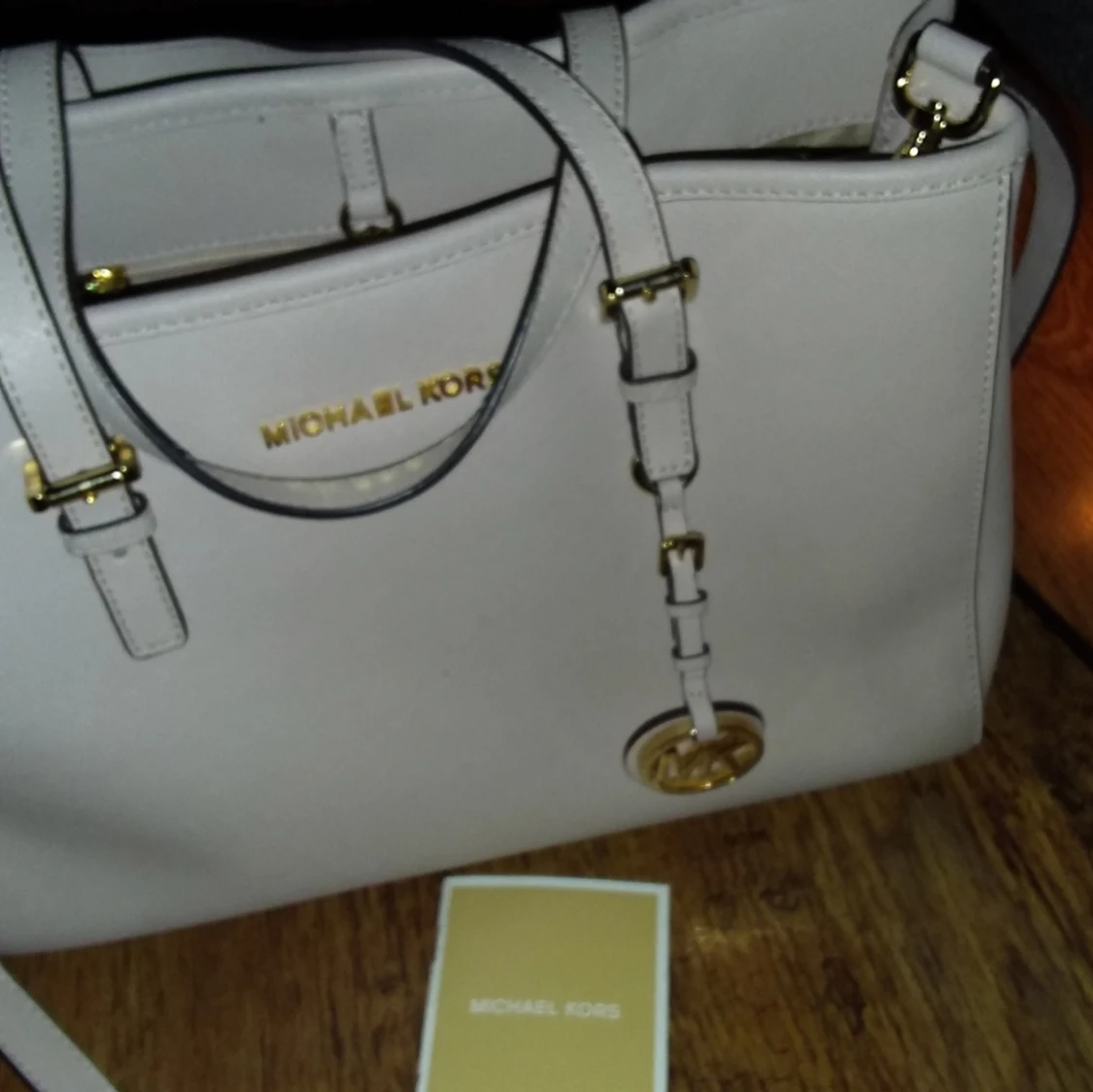 Michael kors väska med certifikat och kvitto