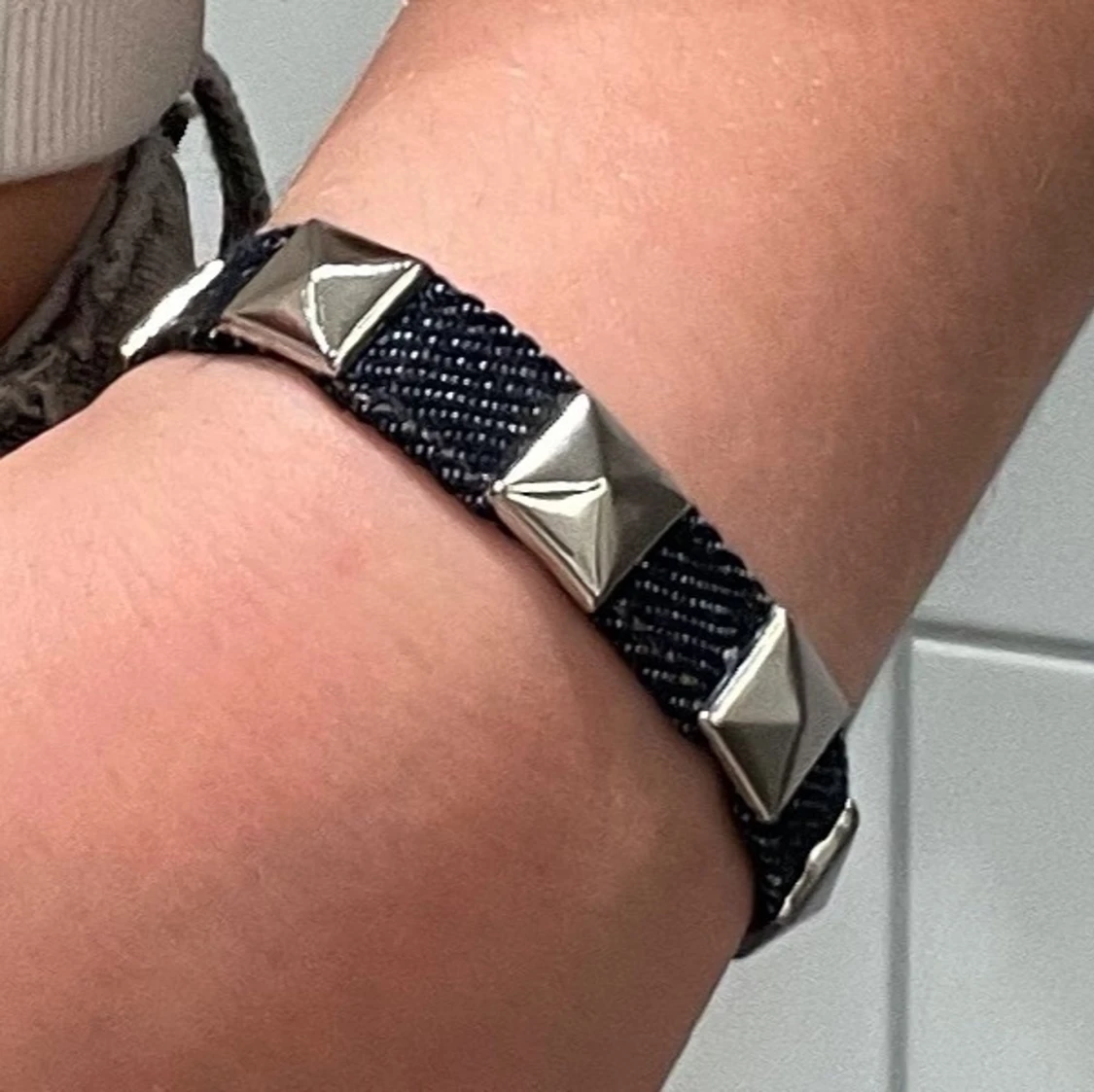 Nitarmband I Mörk Denim - 90