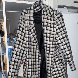 Kappa chiquelle - Mönstrad kappa från chiquelle, endast använd fåtal gånger, är i nyskick!  Nypris 1199