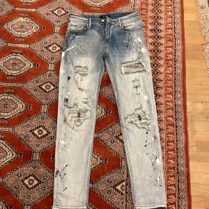Amiri Jeans - Rep Amiri Jeans som e helt nya och oanvända me tags kvar