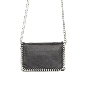 tiamo väska - säljer min fina tiamo väska då den ej kommer till användning längre 💙 använde den lite förra året annars har den bara legat orörd, skriv privat för fler bilder 💙