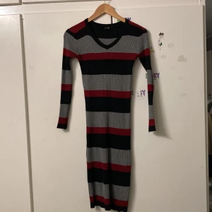 Lång klänning - En lång klänning storlek S men funkar bra för M