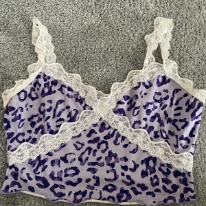 Linne - Lila linne som är köpt från Plick ( aldrig använt) i storlek M