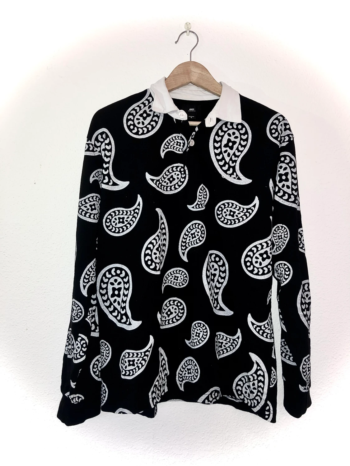 Obey tröja med krage