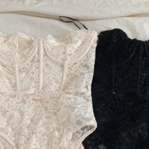 Zara spetsbody - Säljer min svin sexiga zara spetsbody. Aldrig använd och etiketten sitter kvar. Tycker denna är jättesnygg men inte kommit till användning. Vid ytterligare bilder eller intresse är det bara att skriva 💗