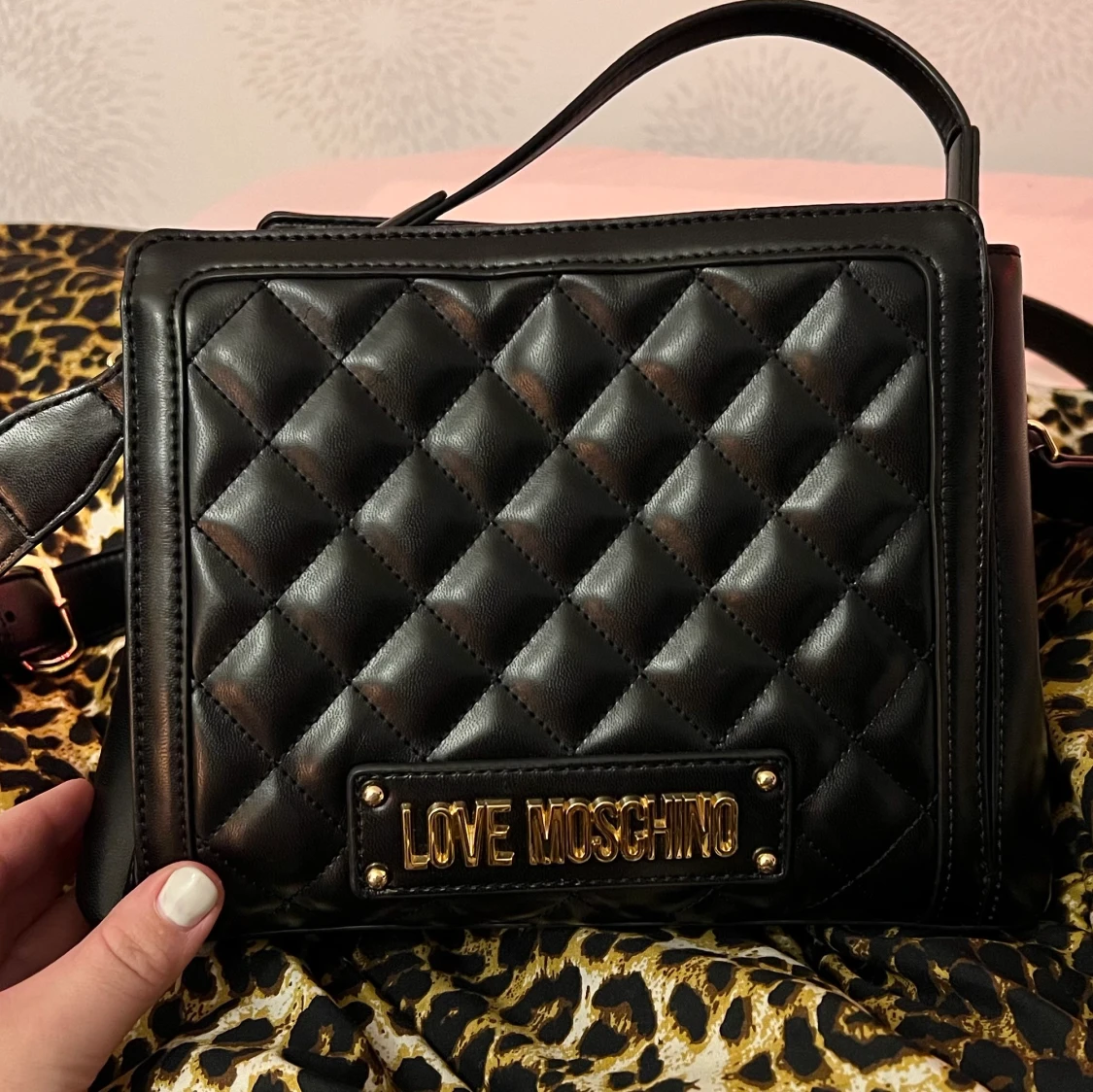 Love Moschino axelremsväska  - 91