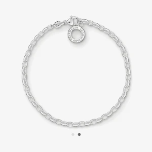 Thomas Sabo armband  - Säljer ett äkta Thomas Sabo armband som är oanvänd med stämpeln ”925”. Tillkommer även smycke påse. Hör gärna av er för fler bilder😊  Om eventuellt köp med fraktalternativet, står köparen för frakten.