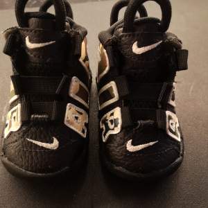 Oanvända Nike air baby skor. 