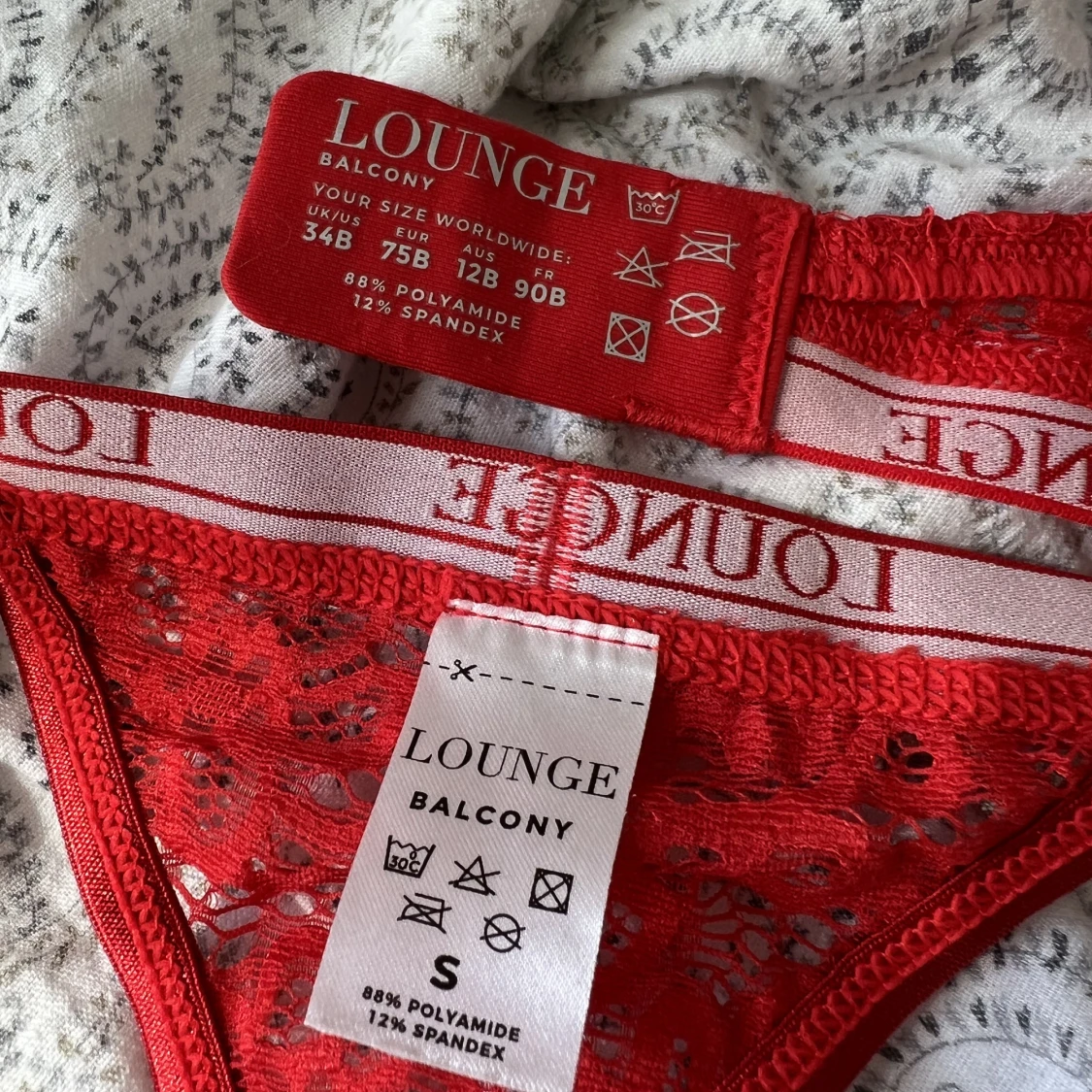 Oanvänt rött lounge set  - 91