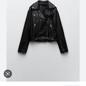 Skinnjacka  - Snygg skinnjacka från zara! Bra skick 