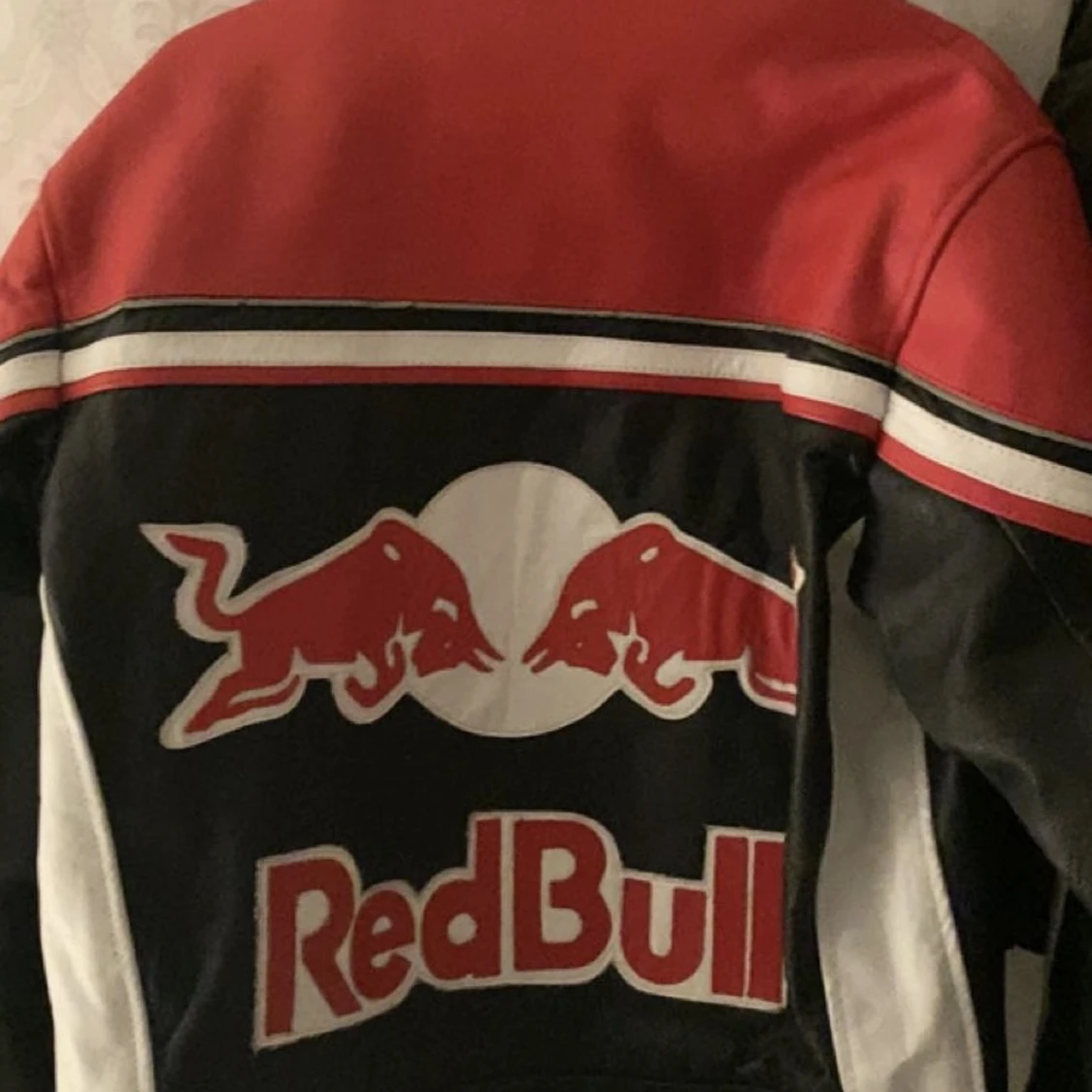 Redbull skinnjacka storlek M - 90