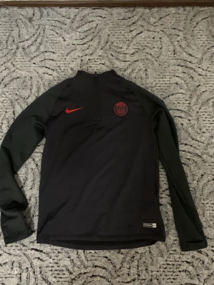 Psg tröja - Väldigt bra skick. Strl 147-158