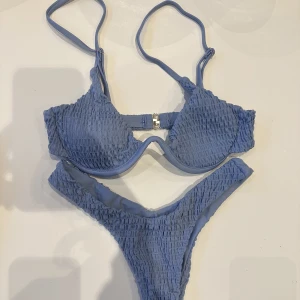 Bikini - Säljer denna såå fina helt nya bikinin som jag aldrig använde i somras❤️ helt ny!
