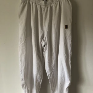 Nike challenge court XL - Vita 90 tals Nike challenge court träningsbyxor 