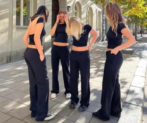 Kostymbyxor  - Säljer dessa super snygga byxor från alobha. Jätte fina men har två st så där av säljer jag dessa! Skriv om ni vill ha fler bilder eller frågor