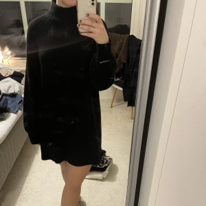 Stickad klännig - Säljer min fina stickade klänning 