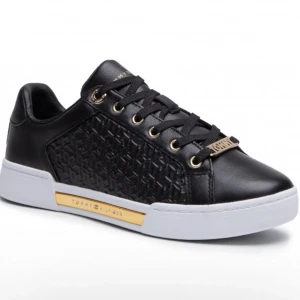 ✨TOMMY HILFIGER Stl 37 ✨ - Tommy Hilfiger sneakers i bra skick köpta för 1200kr säljs för 580kr. Dessa är inte små i storleken jag har storlek 37,5 - 38 och dessa passar utmärkt! 