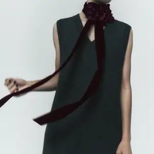Säljer denna trendiga Zara-scarfen. Slutsåld!