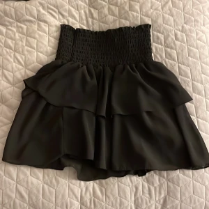 Svart kjol - Exakt likadan som förra fast såklart i färgen svart. Priset inklusive frakt här med❤️