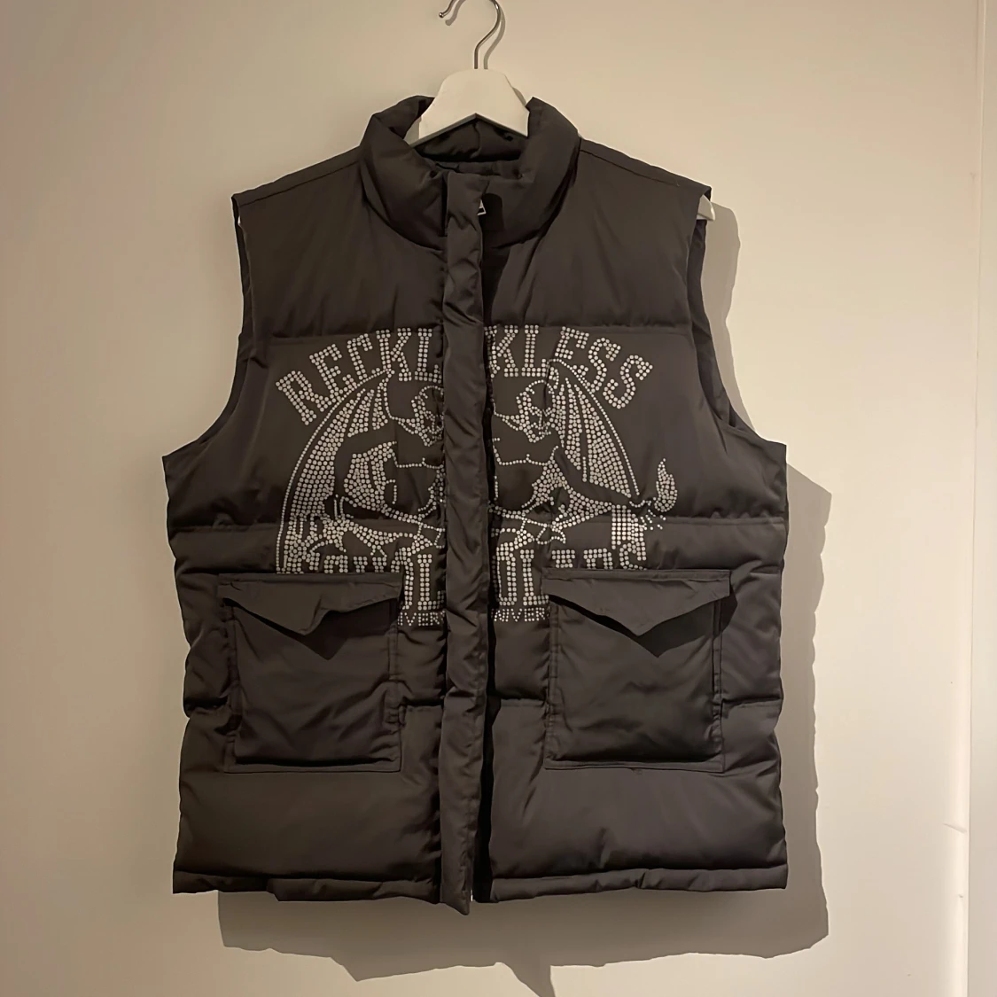 Reckless Scholars väst