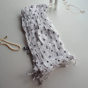 Vit scarf - Vit scarf / sjal som tyvärr ej kmr till användningen:,(
