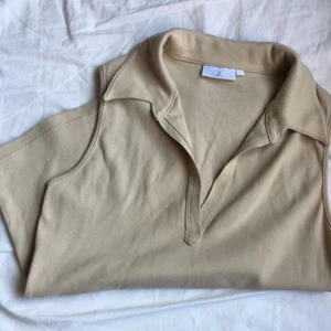 Tröja - Köpt secondhand!! Stretchig så skulle säga att storleken kan va typ XXS-L beror på hur man vill att den sitter😋  Köpare står för frakt (: kontakta mig om du är intresserad 💞